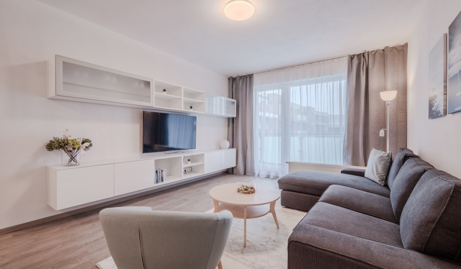 BOSEN | Prenájom zariadený 2-izbový byt s balkónom a garážovým státim, 54 m2, Rezidencia Tabáň, Nitra