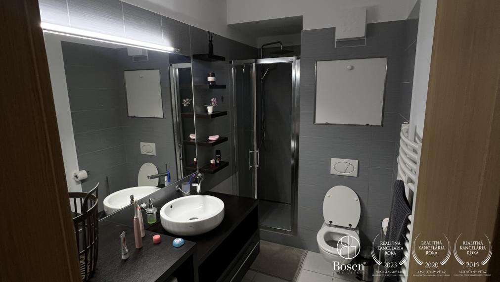 Prenájom 2-izbový byt s veľkou terasou a výhľadom na BA