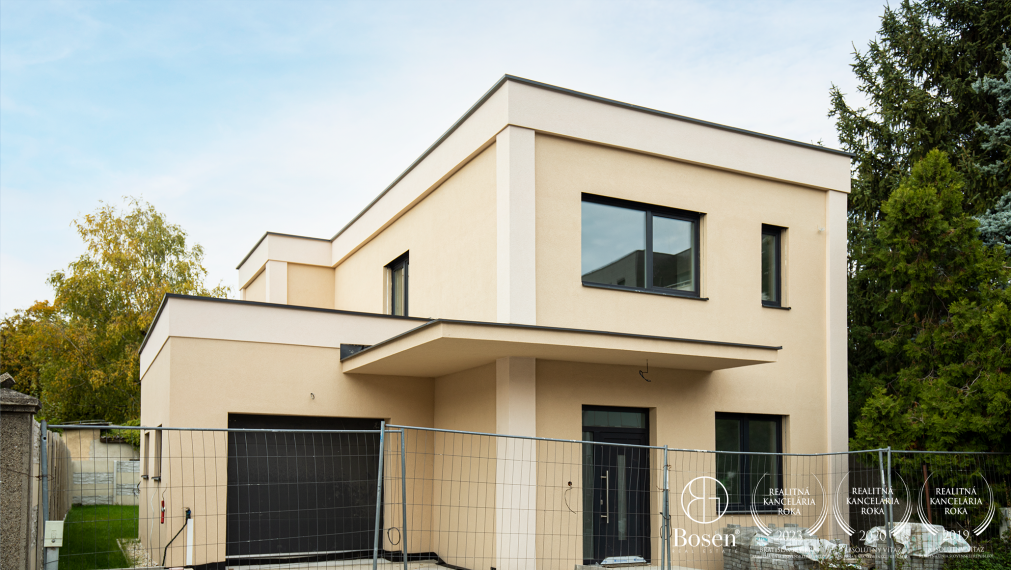 BOSEN | Poschodový 5i RD s garážou v centre mesta