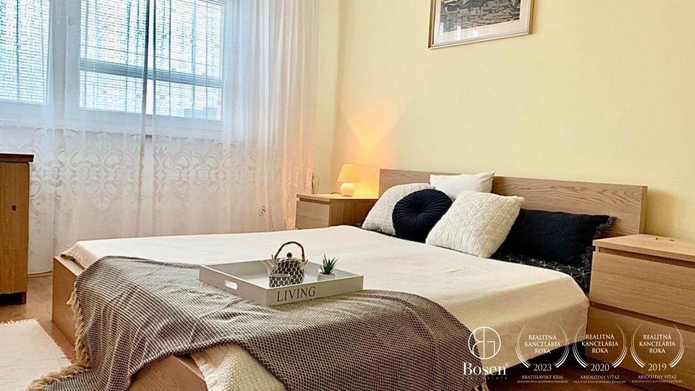 PREDANÝ 4 izbový byt Bratislava - Dúbravka