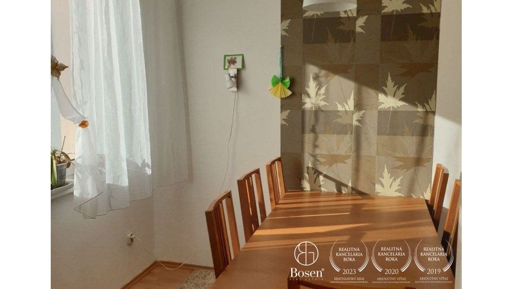 PREDANÝ 4 izbový byt Bratislava - Dúbravka