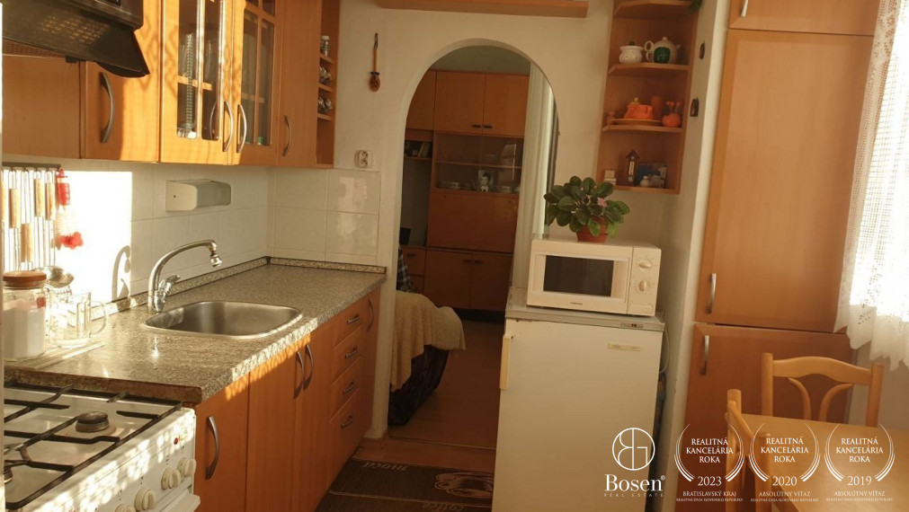 PREDANÝ 4 izbový byt Bratislava - Dúbravka