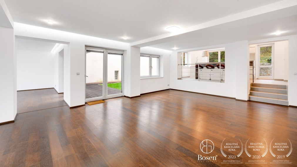 BOSEN | Superior 8 rooms. family house under Slavín