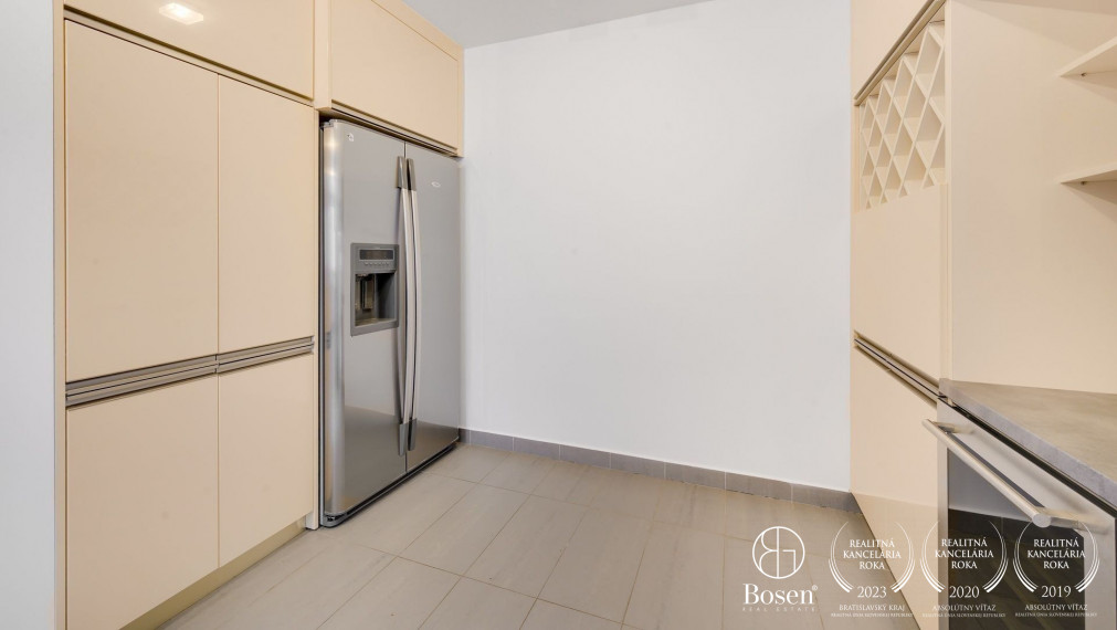 BOSEN | Superior 8 rooms. family house under Slavín