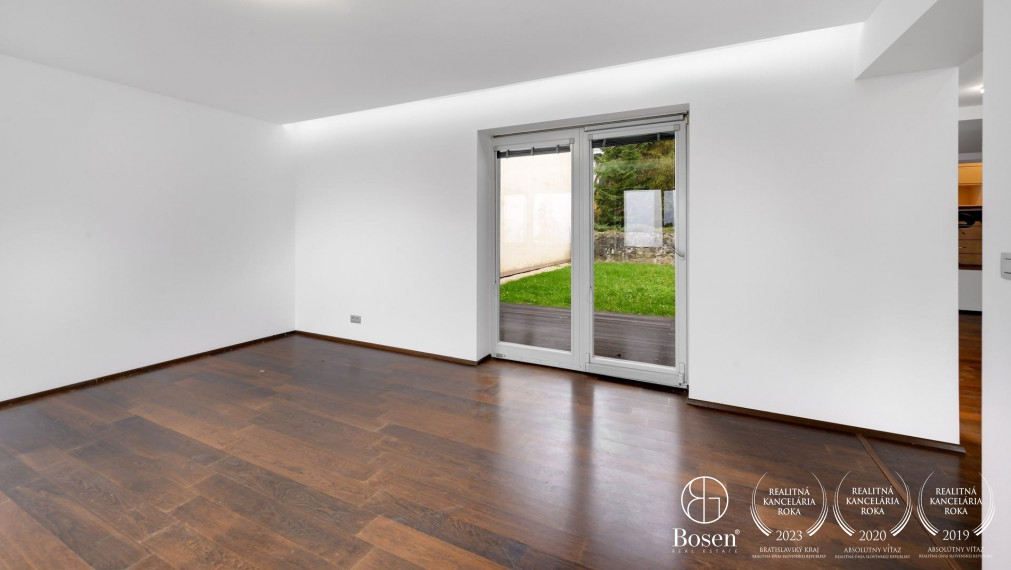 BOSEN | Superior 8 rooms. family house under Slavín