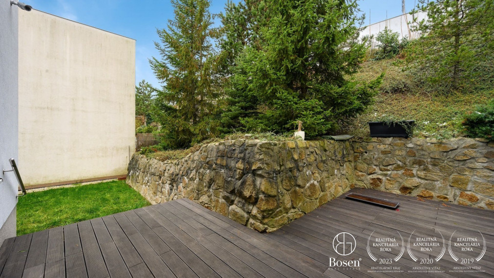 BOSEN | Superior 8 rooms. family house under Slavín