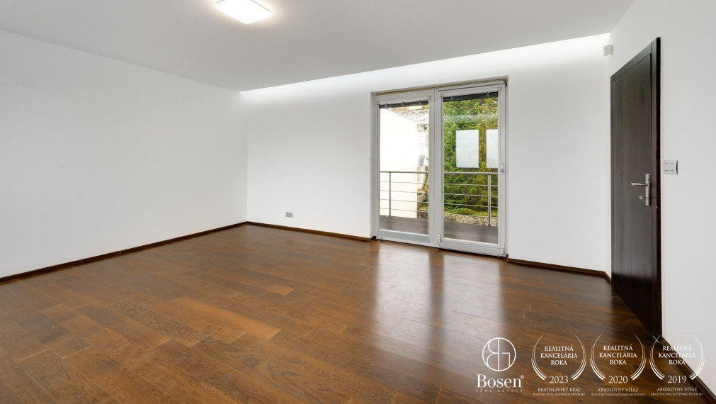 BOSEN | Superior 8 rooms. family house under Slavín