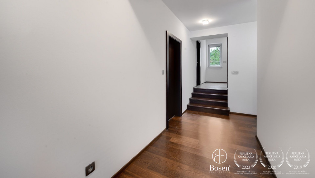 BOSEN | Superior 8 rooms. family house under Slavín