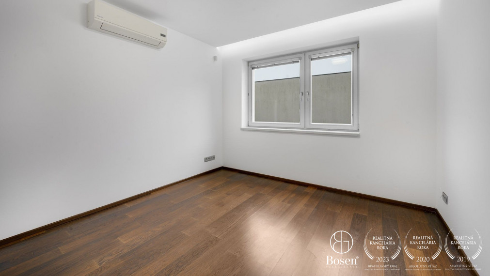 BOSEN | Superior 8 rooms. family house under Slavín