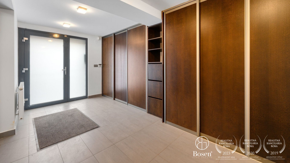 BOSEN | Superior 8 rooms. family house under Slavín