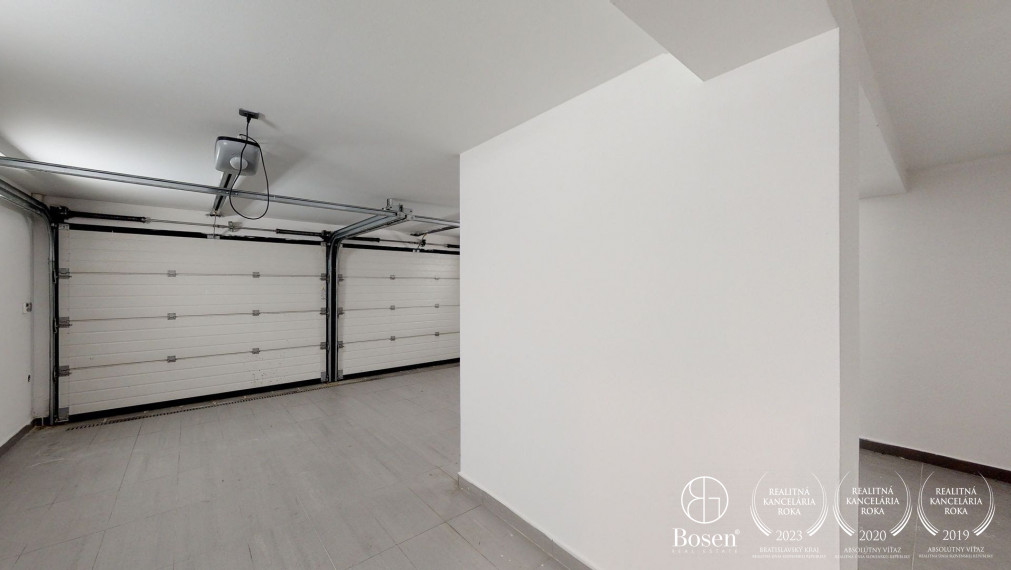 BOSEN | Superior 8 rooms. family house under Slavín