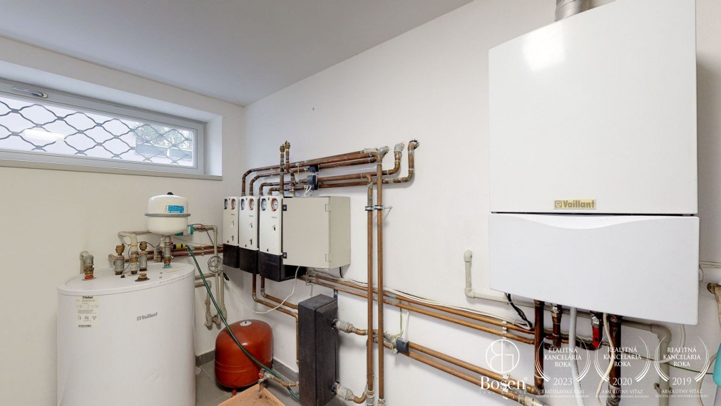 BOSEN | Superior 8 rooms. family house under Slavín