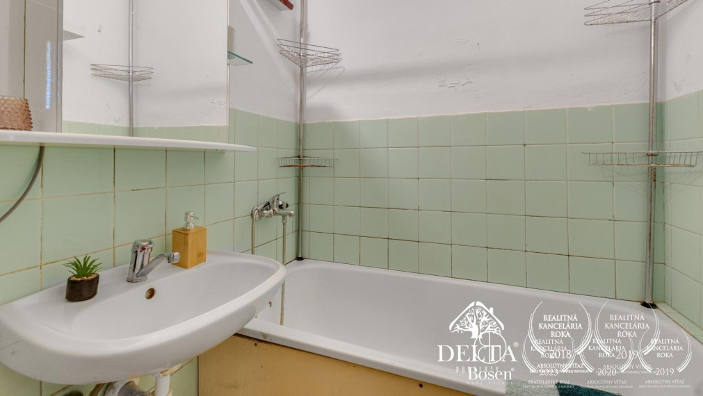 PREDANÉ - DELTA | 3 izbový byt s balkónom a pekným výhľadom, Dúbravka - Bratislava