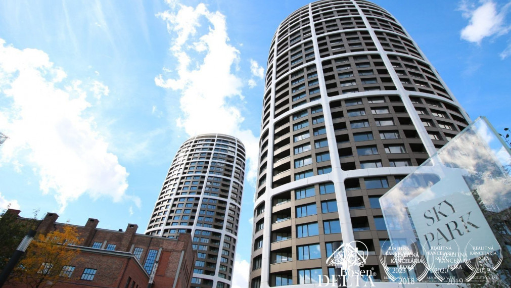 BOSEN | PREDANÉ: SKY PARK - 2 izbový byt na 18. poschodí, Továrenská ul., Staré Mesto, 51 m2