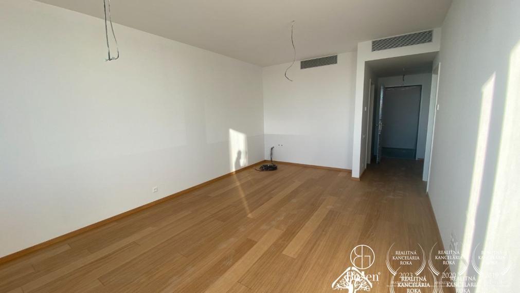 BOSEN | PREDANÉ: SKY PARK - 2 izbový byt na 18. poschodí, Továrenská ul., Staré Mesto, 51 m2