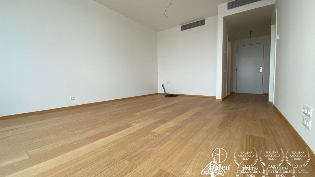 BOSEN | PREDANÉ: SKY PARK - 2 izbový byt na 18. poschodí, Továrenská ul., Staré Mesto, 51 m2