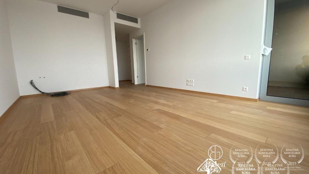 BOSEN | PREDANÉ: SKY PARK - 2 izbový byt na 18. poschodí, Továrenská ul., Staré Mesto, 51 m2