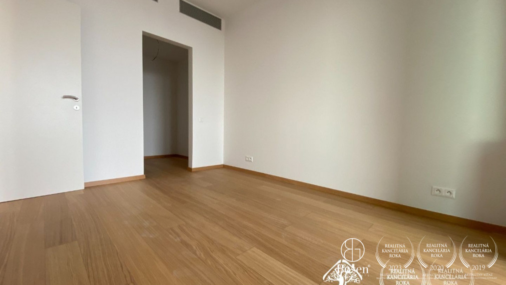 BOSEN | PREDANÉ: SKY PARK - 2 izbový byt na 18. poschodí, Továrenská ul., Staré Mesto, 51 m2