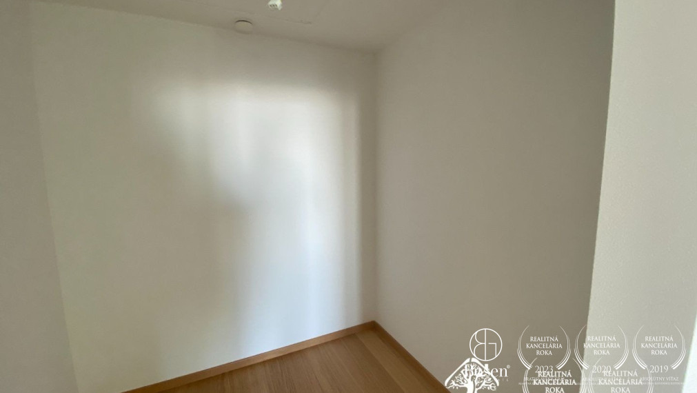 BOSEN | PREDANÉ: SKY PARK - 2 izbový byt na 18. poschodí, Továrenská ul., Staré Mesto, 51 m2