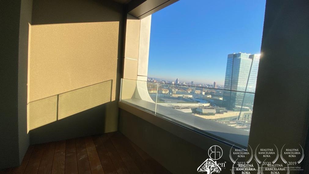 BOSEN | PREDANÉ: SKY PARK - 2 izbový byt na 18. poschodí, Továrenská ul., Staré Mesto, 51 m2