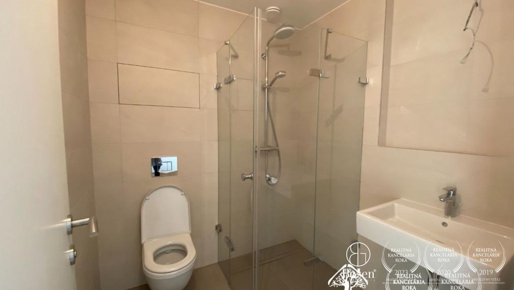 BOSEN | PREDANÉ: SKY PARK - 2 izbový byt na 18. poschodí, Továrenská ul., Staré Mesto, 51 m2