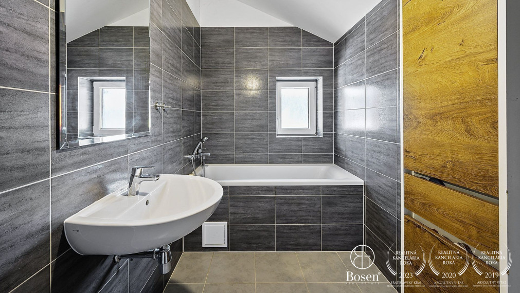 Zariadený 4 izbový mezonet so záhradkou, Hviezdoslavov