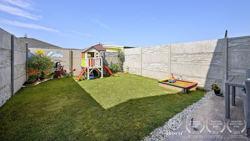 Zariadený 4 izbový mezonet so záhradkou, Hviezdoslavov