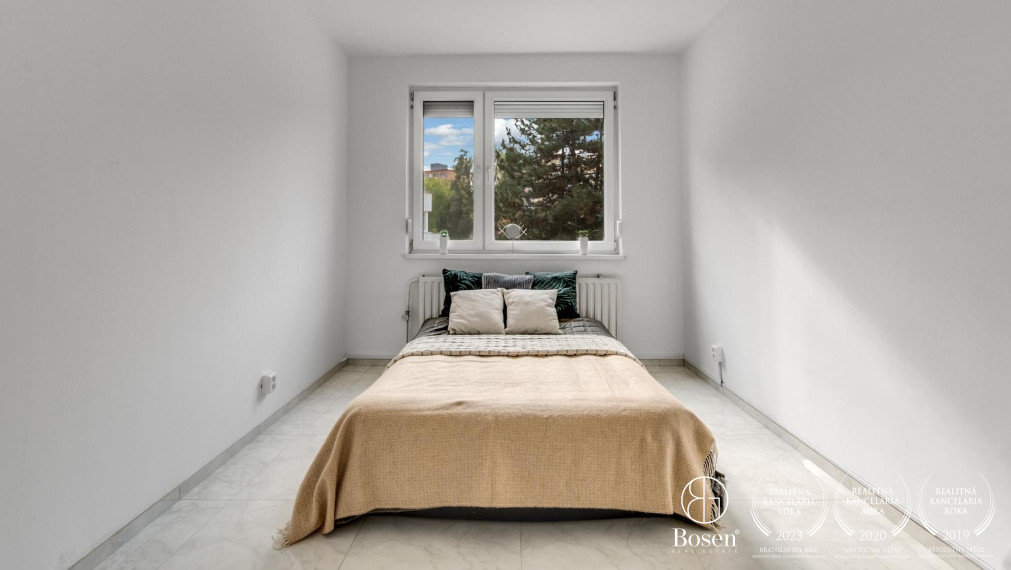 BOSEN |  REZERVOVANÝ 4 izbový byt s loggiou, Krásnohorská - Petržalka, 86 m2