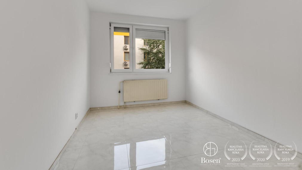 BOSEN |  REZERVOVANÝ 4 izbový byt s loggiou, Krásnohorská - Petržalka, 86 m2