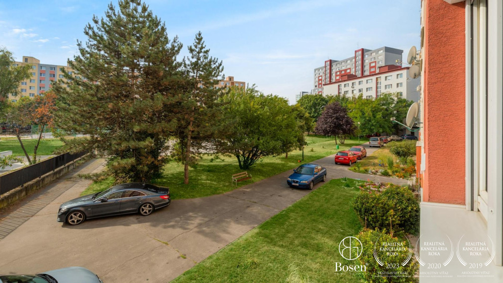 BOSEN |  REZERVOVANÝ 4 izbový byt s loggiou, Krásnohorská - Petržalka, 86 m2