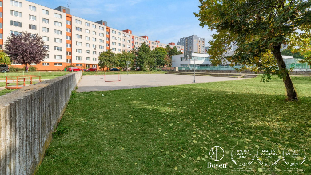 BOSEN |  REZERVOVANÝ 4 izbový byt s loggiou, Krásnohorská - Petržalka, 86 m2