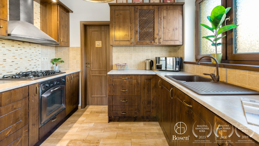 BOSEN | Dvojpodlažný 5 izbový rodinný dom, Devínska Nová Ves