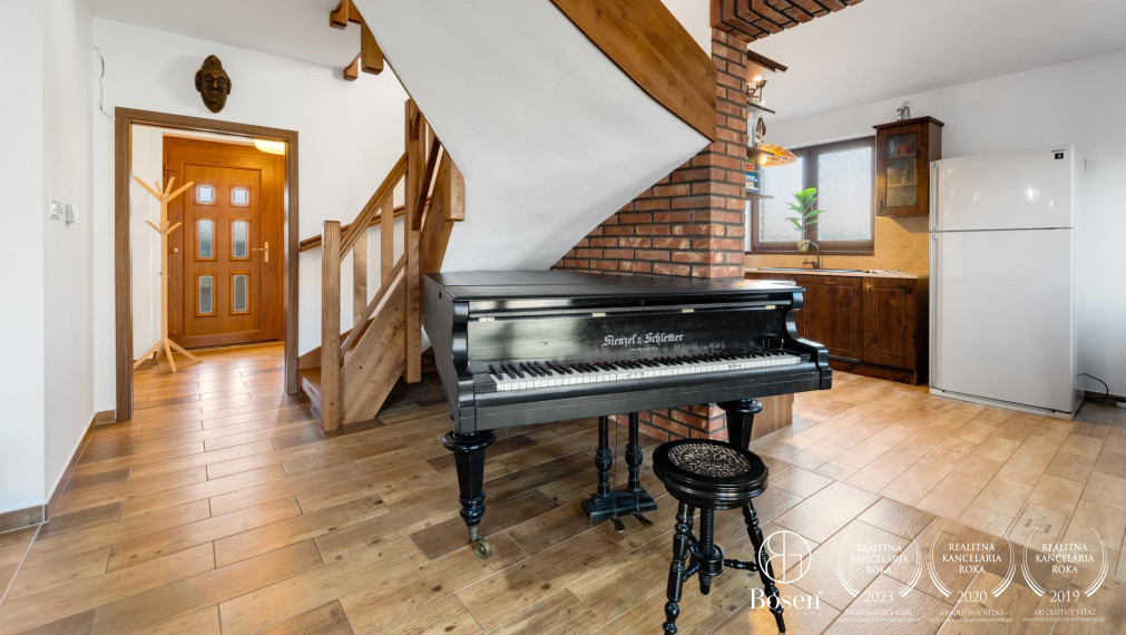 BOSEN | Dvojpodlažný 5 izbový rodinný dom, Devínska Nová Ves