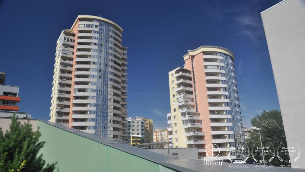 BOSEN | PREDANÉ: 2 izbový byt s výhľadom na Bratislavu, Karlova Ves, Kresánkova ul.