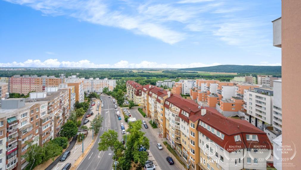 BOSEN | PREDANÉ: 2 izbový byt s výhľadom na Bratislavu, Karlova Ves, Kresánkova ul.