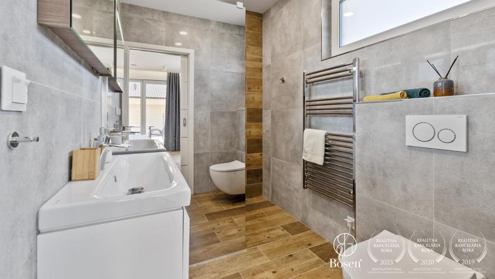 PREDANÉ na prvej obhliadke - Novostavba -  zariadený 4 izbový rodinný dom, Astrová ulica - Kalinkovo