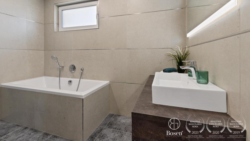 PREDANÉ na prvej obhliadke - Novostavba -  zariadený 4 izbový rodinný dom, Astrová ulica - Kalinkovo