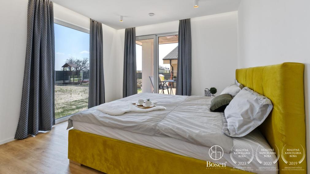 PREDANÉ na prvej obhliadke - Novostavba -  zariadený 4 izbový rodinný dom, Astrová ulica - Kalinkovo