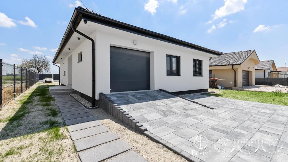 PREDANÉ na prvej obhliadke - Novostavba -  zariadený 4 izbový rodinný dom, Astrová ulica - Kalinkovo