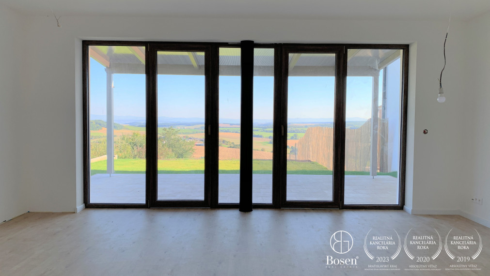 REZERVOVANÝ - 4 izbový dom s garážou a pozemkom 722 m2