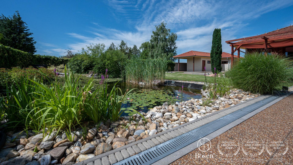 BOSEN |  4 izbový rodinný dom s jazierkom a dvomi garážami v pokojnej časti obce Šamorín - Bučuháza