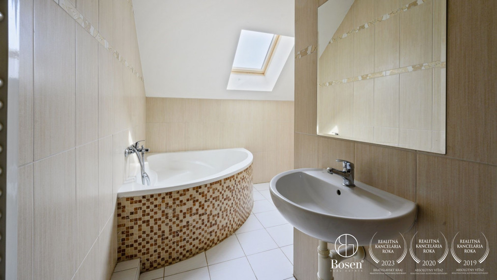 PREDANÉ - 4 izbový mezonet, Kollárova, Senec 115,5 m2