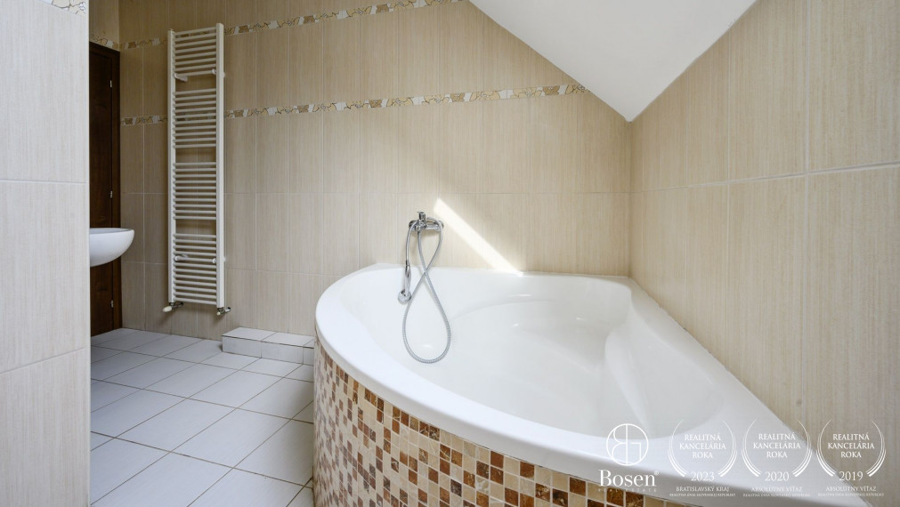 PREDANÉ - 4 izbový mezonet, Kollárova, Senec 115,5 m2