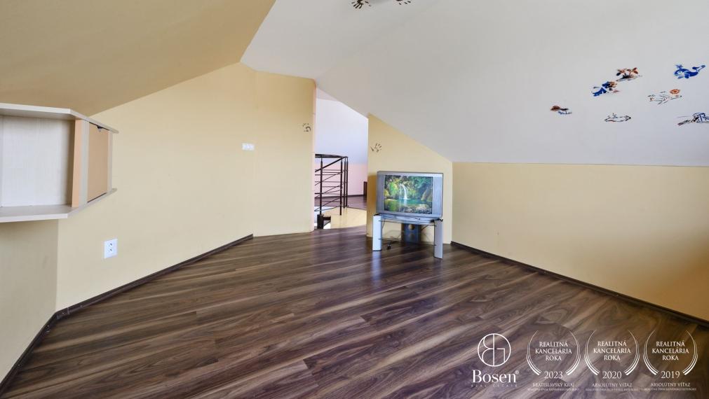 PREDANÉ - 4 izbový mezonet, Kollárova, Senec 115,5 m2