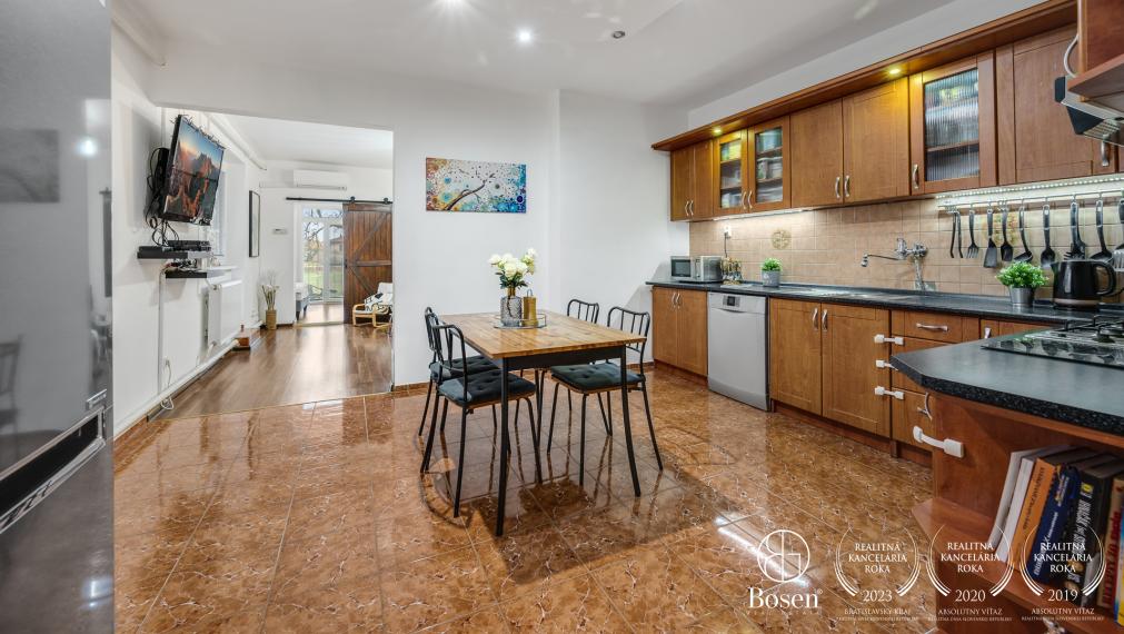 PREDANÉ - 3 izbový slnečný dom 1406m2, Jelka