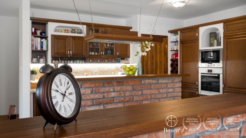 PREDANÉ - BOSEN | Rodinný dom v historickom centre, Svätý Jur