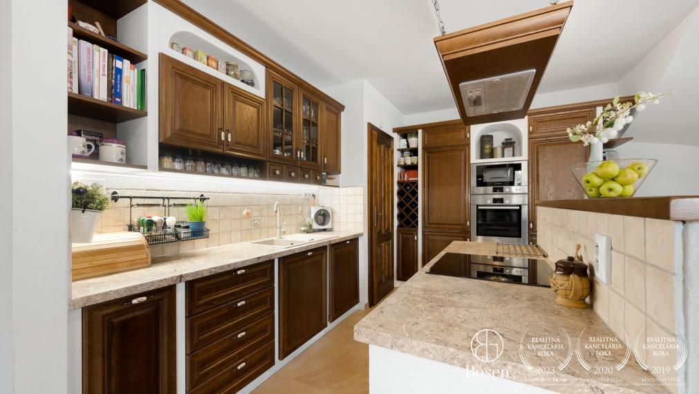 PREDANÉ - BOSEN | Rodinný dom v historickom centre, Svätý Jur