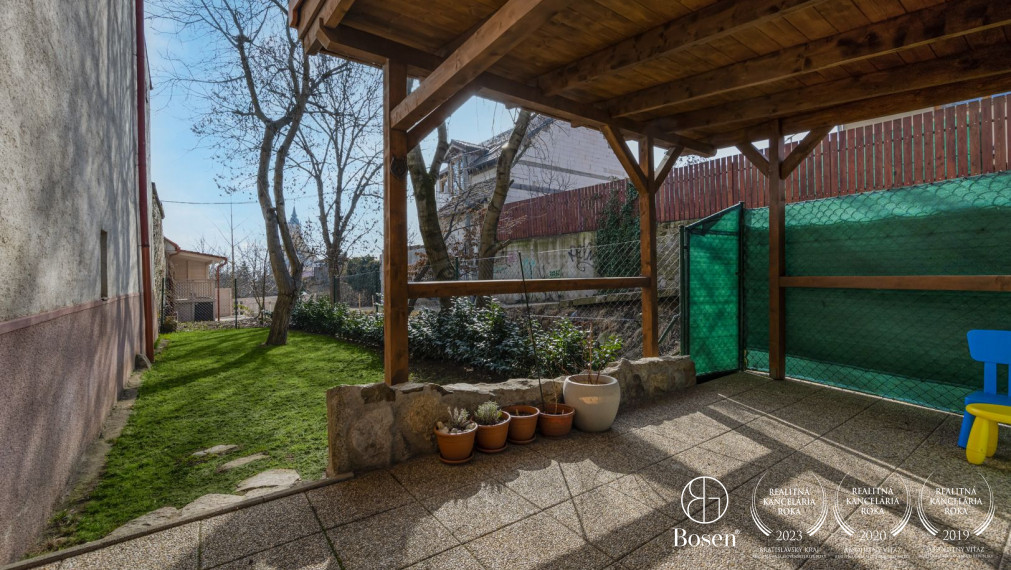 PREDANÉ - BOSEN | Rodinný dom v historickom centre, Svätý Jur