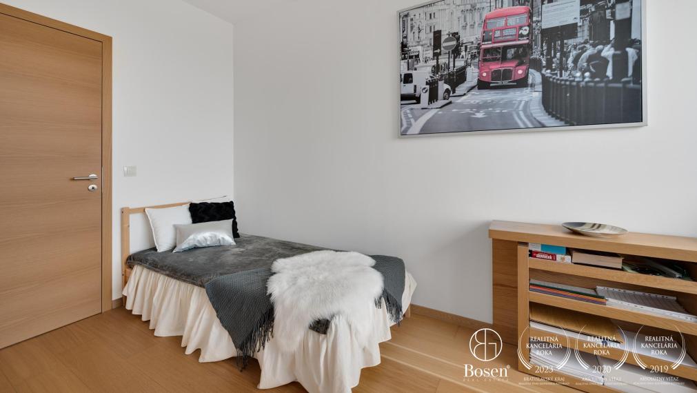 BOSEN | PREDANÉ: PANORAMA CITY: 3 izbový byt na 17. poschodí, Staré Mesto, 92 m2