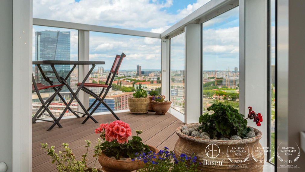 BOSEN | PREDANÉ: PANORAMA CITY: 3 izbový byt na 17. poschodí, Staré Mesto, 92 m2